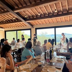 Walkabout - Lunch at the organic vineyard.