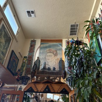 Tower Cafe - Indoor decor - Breakfast & Brunch Near Me - Sacramento, California