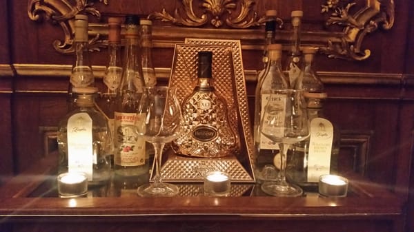 Restaurant im Schlosshotel Berlin by Patrick Hellmann by null