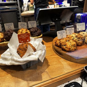 Levain Bakery - Upper East Side, NYC - 10/10/2025 - Bakeries Near Me - New York, New York