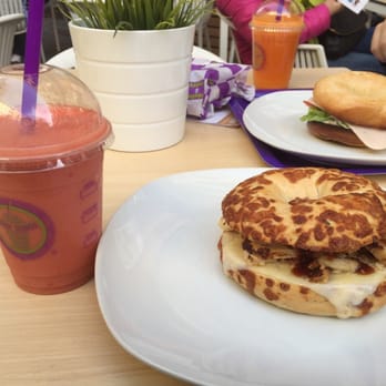 Juicy Avenue - Pocos sitios en Madrid tienen bagels, y si además los puedes acompañar de un zumo de frutas...mejor que mejor. - Juice Bars & Smoothies Near Me - Madrid, M Juicy Avenue - Pocos sitios en Madrid tienen bagels, y si además los puedes acompañar de un zumo de frutas...mejor que mejor. - Juice Bars & Smoothies Near Me - Madrid, M