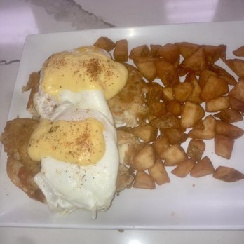 Canopy Road Cafe - Crab Cakes Benedict and Home Fries - American Near Me - Jacksonville, Florida