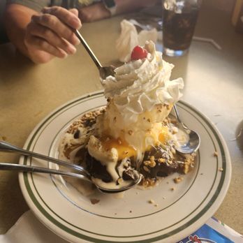 Woody's Diner - Brownie Sundae - Diners Near Me - Newport Beach, California Woody's Diner - Brownie Sundae - Diners Near Me - Newport Beach, California