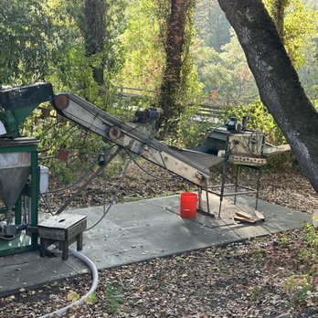 The Apple Farm - Apple grinder - Fruits & Veggies Near Me - Philo, California