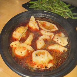 Beef & Onion Spicy And Sour Dumplings 牛肉洋葱酸汤水饺