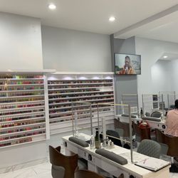 Nails by District - Nail Salon