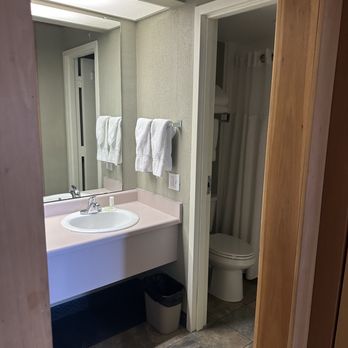 Grand Country Inn - Hotels Near Me - Branson, Missouri Grand Country Inn - Hotels Near Me - Branson, Missouri