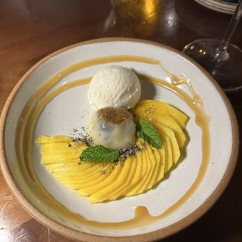 Payakk - Kar Lor Jee -- rice mochi, mango sesame ice cream, and fresh mango with caramel sauce. - Thai Near Me - Oakland, California