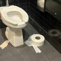 Buffalo Wild Wings - Dirty Bathrooms