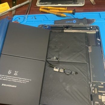 Brain Tech - Comparison of a good and damaged battery on an iPad 9th gen. - Electronics Repair Near Me - Ocoee, Florida