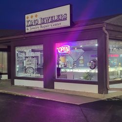 King Jewelers - Front of store.