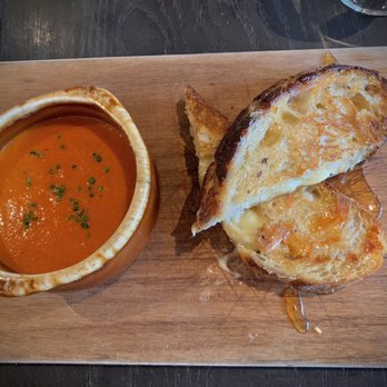 Foundry on Elm - Grilled Cheese and Tomato Basil Soup - Bars Near Me - Somerville, Massachusetts