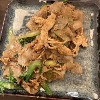 Saoha Khao Soi - Chicken Pad See Ew - Thai Near Me - Los Angeles, California