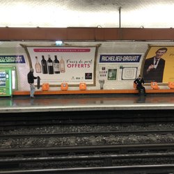 Richelieu Drouot Metro - Platform (quai)
