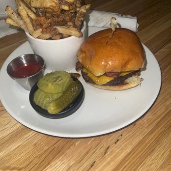 Moxies - Bacon burger - Cocktail Bars Near Me - Houston, Texas Moxies - Bacon burger - Cocktail Bars Near Me - Houston, Texas