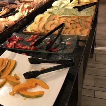 Vive Hotel Waikiki - Free breakfast with so much fresh fruit!!! My favorite part every morning - Hotels Near Me - Honolulu, Hawaii Vive Hotel Waikiki - Free breakfast with so much fresh fruit!!! My favorite part every morning - Hotels Near Me - Honolulu, Hawaii