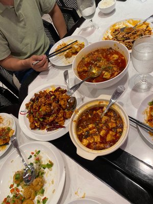 Lao Sze Chuan (Grant Park) by null