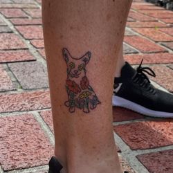 Pinky's Place Winter Haven - @percys.pins.and.needles 

I absolutely LOVE this colorful little corgi I got to tattoo today