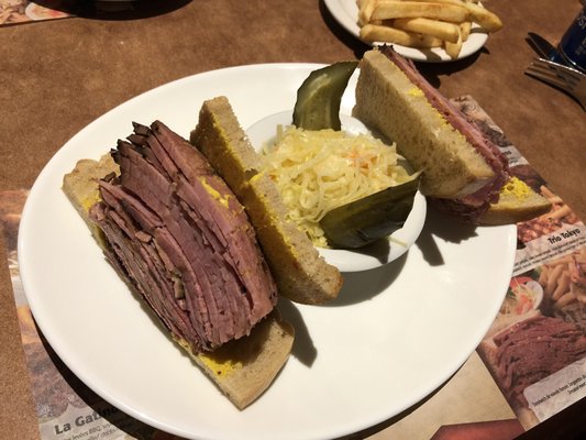 Chenoy's Deli by null