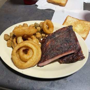 Crossroads Rib Shack - Ribs with okra and onion rings - Barbeque Near Me - Corinth, Mississippi