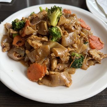 Be Thai Restaurant - Pad see ew - Thai Near Me - Boise, Idaho