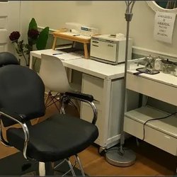 Junu's Eyebrows - Ready to welcome my clients in the salon.