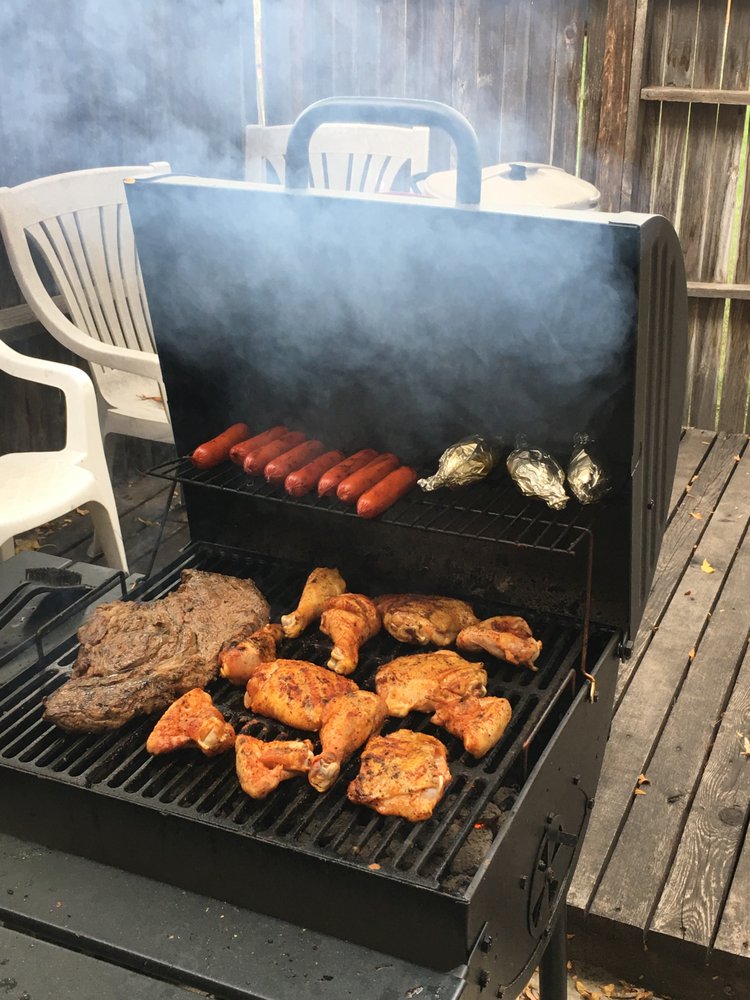 Latrels SoulFood And Grill Logo