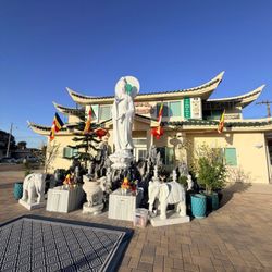 Duoc Su Buddhist Temple