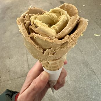 Amorino - Normal Cafe/Pistachio - Ice Cream & Frozen Yogurt Near Me - Seville, SE Amorino - Normal Cafe/Pistachio - Ice Cream & Frozen Yogurt Near Me - Seville, SE