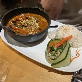 Malai Kitchen - Panang Curry Bowl with Beef Tenderloin (gluten free) - Vietnamese Near Me - Southlake, Texas Malai Kitchen - Panang Curry Bowl with Beef Tenderloin (gluten free) - Vietnamese Near Me - Southlake, Texas