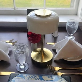 Wakefield Inn Restaurant - Table setting - American Near Me - Wakefield, New Hampshire