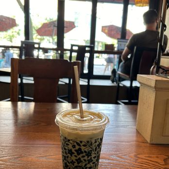 Colectivo Coffee Evanston - Iced pistachio matcha latte (special) - Coffee & Tea Near Me - Evanston, Illinois