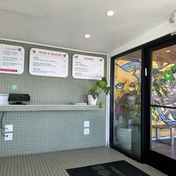 Plantees - Inside and menu