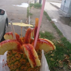 Piñas Locas - Una deliciosa piña miel, con chamoy y salsita
