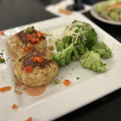 Fish Thyme - Crab cakes with steamed broccoli and cucumber salad.