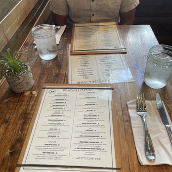 Scratch Kitchen - Table set up - Breakfast & Brunch Near Me - Honolulu, Hawaii