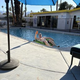 Pool float! Pool float!