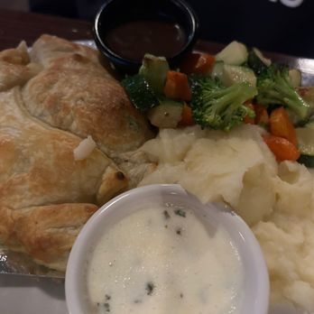 Victoria Pub & Grill - Pubs Near Me - Ventura, California