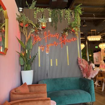 Haven Haus Cafe - Waiting space/entrance - Breakfast & Brunch Near Me - La Verne, California Haven Haus Cafe - Waiting space/entrance - Breakfast & Brunch Near Me - La Verne, California