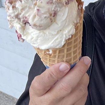 Stillwells Ice Cream Shop - Ice Cream & Frozen Yogurt Near Me - Raymond, New Hampshire Stillwells Ice Cream Shop - Ice Cream & Frozen Yogurt Near Me - Raymond, New Hampshire