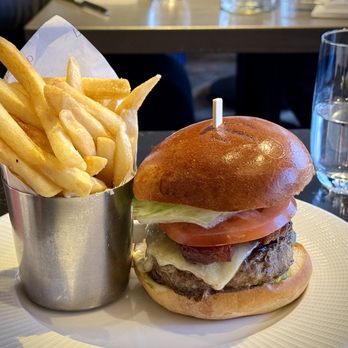 Queensyard - 8 ounce Cheeseburger. - Modern European Near Me - New York, New York