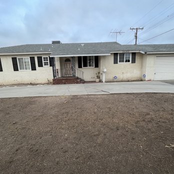 Avelar Remodeling - Before picture of the exterior - Flooring Near Me Avelar Remodeling - Before picture of the exterior - Flooring Near Me