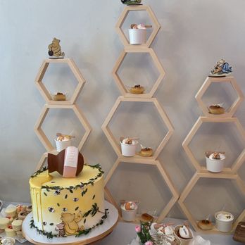 Hanoli Cakes - Bakeries Near Me - Glendale, New York