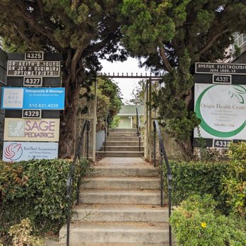 The Center Chiropractic - Walkway up to the building - Chiropractors Near Me - Piedmont, California The Center Chiropractic - Walkway up to the building - Chiropractors Near Me - Piedmont, California
