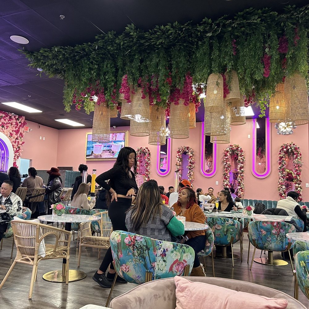 Mosa Restaurant and Bar - Pretty Decor - Breakfast & Brunch Near Me - Atlanta, Georgia