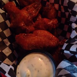 The Quarterway Pub - Hot wings