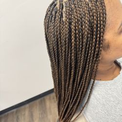 Bloom Hair Braiding - Box braids
