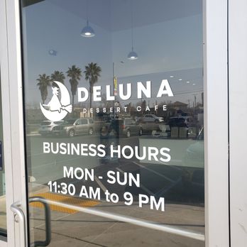Deluna Dessert Cafe - Front door - Bubble Tea Near Me - Sacramento, California