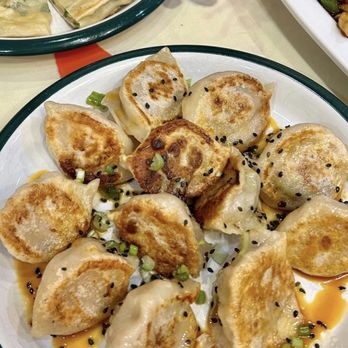 Lee's Dumpling House - Pan fried dumpling - Dim Sum Near Me - Toronto, Ontario Lee's Dumpling House - Pan fried dumpling - Dim Sum Near Me - Toronto, Ontario