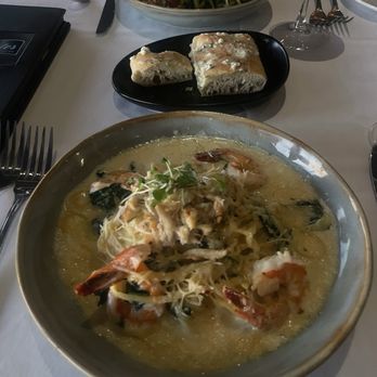 Skates On The Bay - Crab and shrimp pasta and garlic butter bread - Seafood Near Me - Berkeley, California